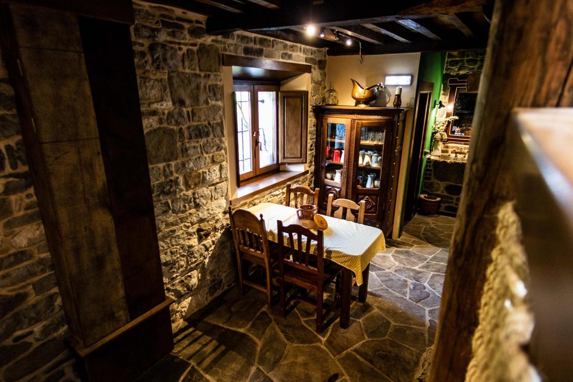 Casona De El Castaniu Hotel Serrapio ภายนอก รูปภาพ