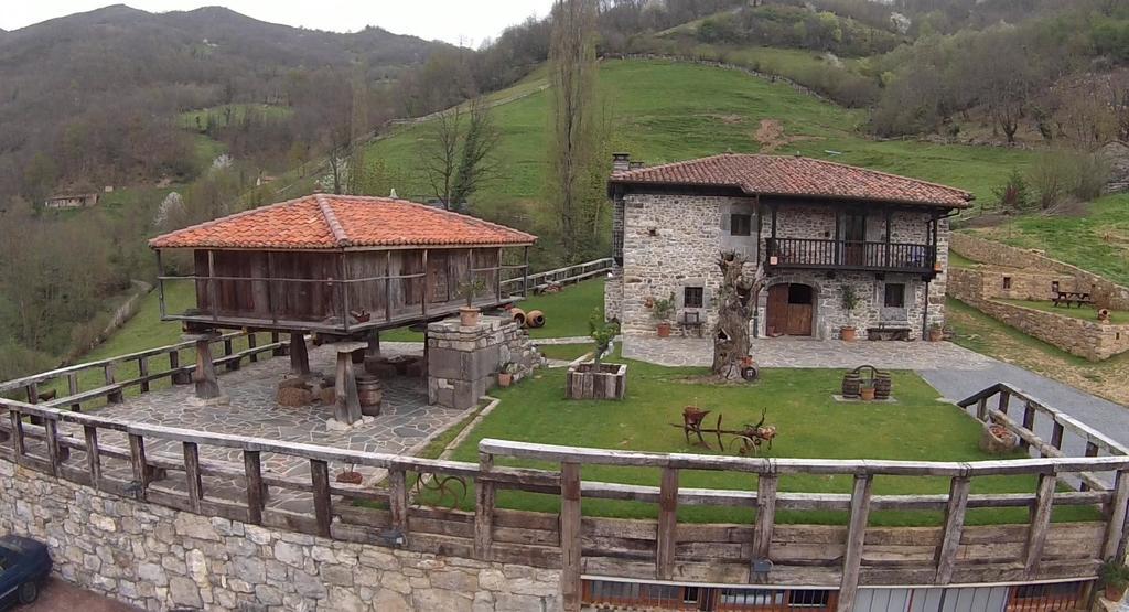 Casona De El Castaniu Hotel Serrapio ภายนอก รูปภาพ