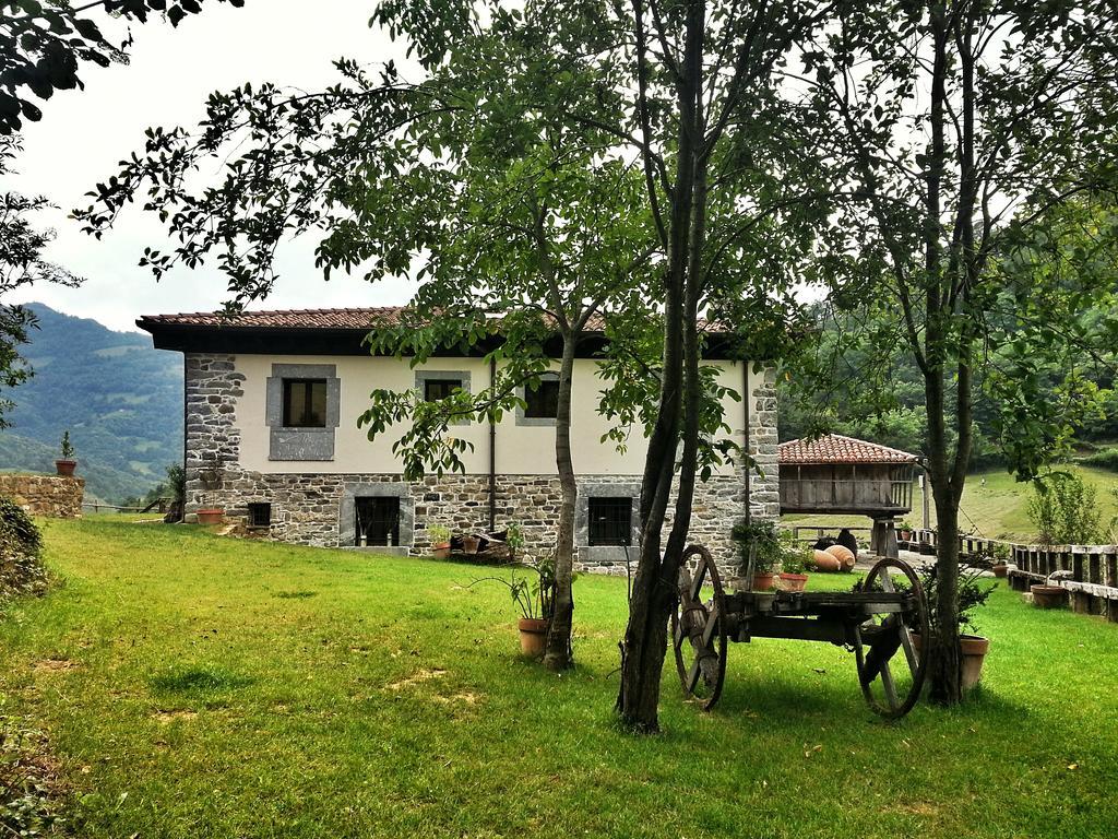 Casona De El Castaniu Hotel Serrapio ภายนอก รูปภาพ