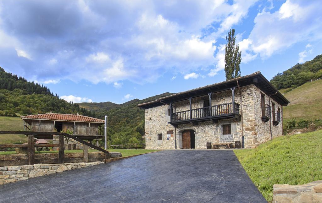 Casona De El Castaniu Hotel Serrapio ภายนอก รูปภาพ