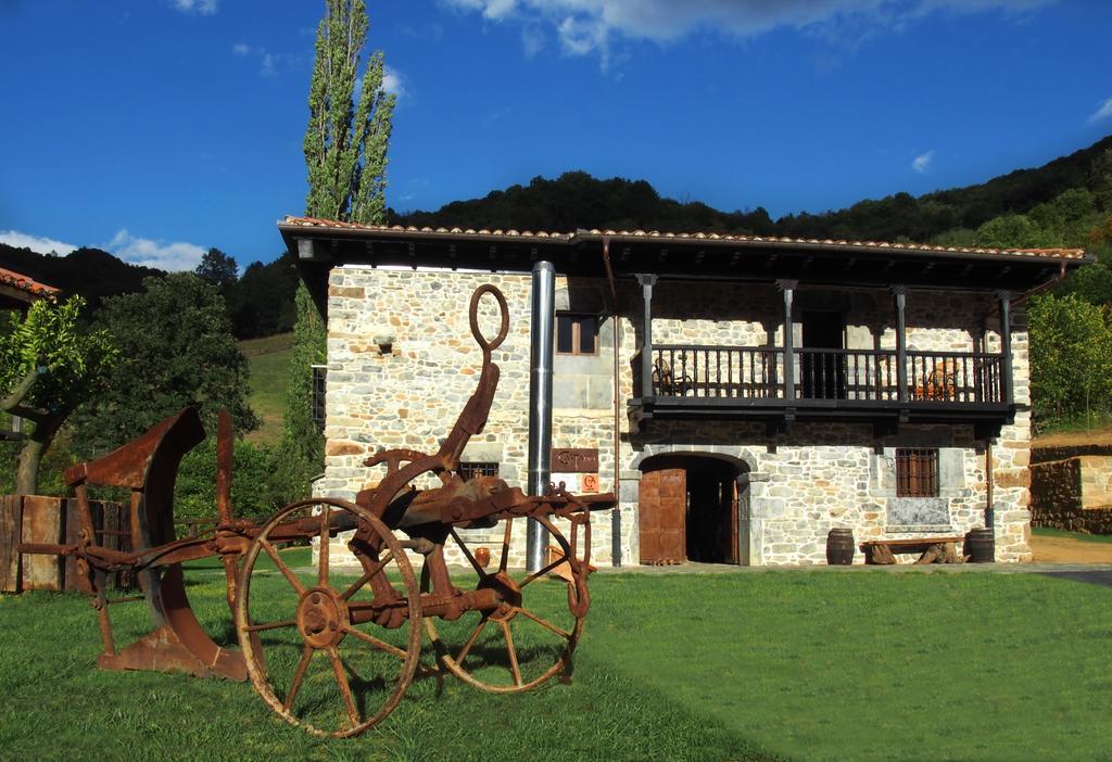 Casona De El Castaniu Hotel Serrapio ภายนอก รูปภาพ