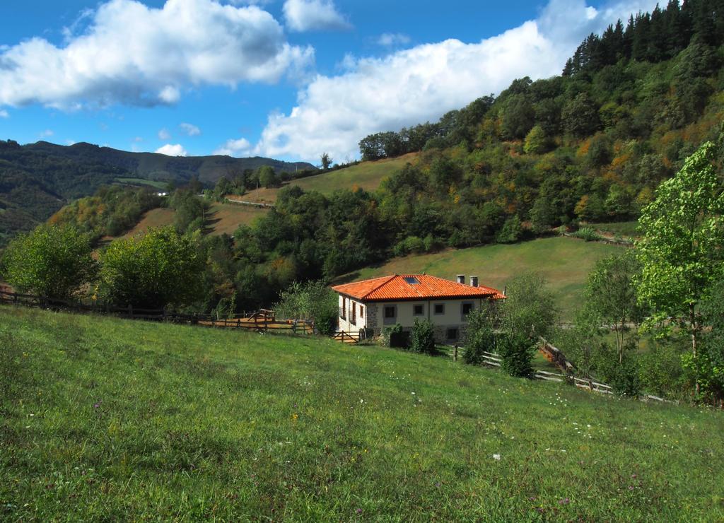 Casona De El Castaniu Hotel Serrapio ภายนอก รูปภาพ