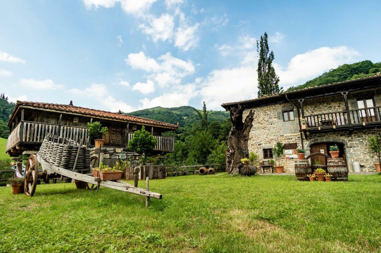 Casona De El Castaniu Hotel Serrapio ภายนอก รูปภาพ