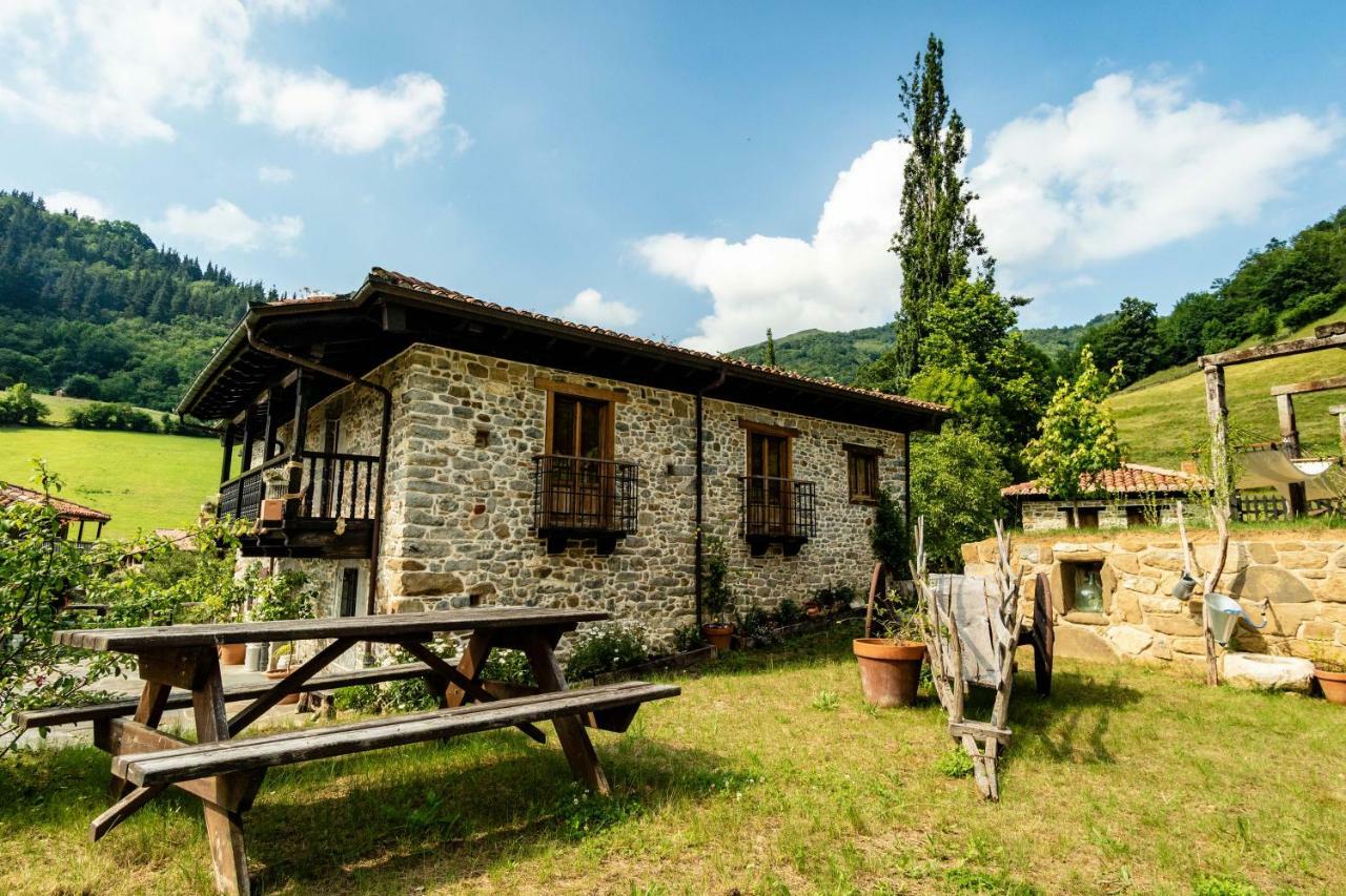Casona De El Castaniu Hotel Serrapio ภายนอก รูปภาพ