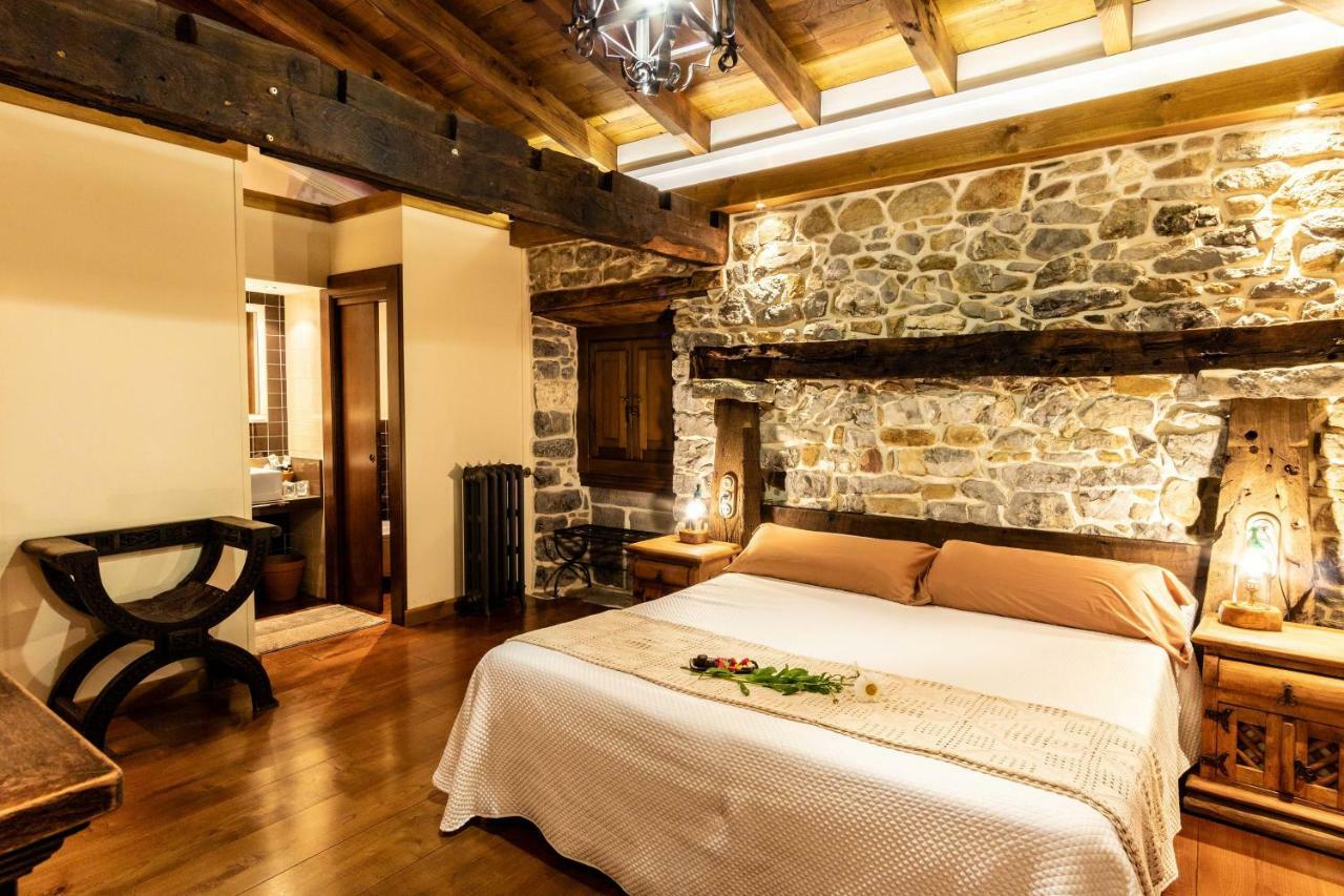 Casona De El Castaniu Hotel Serrapio ภายนอก รูปภาพ