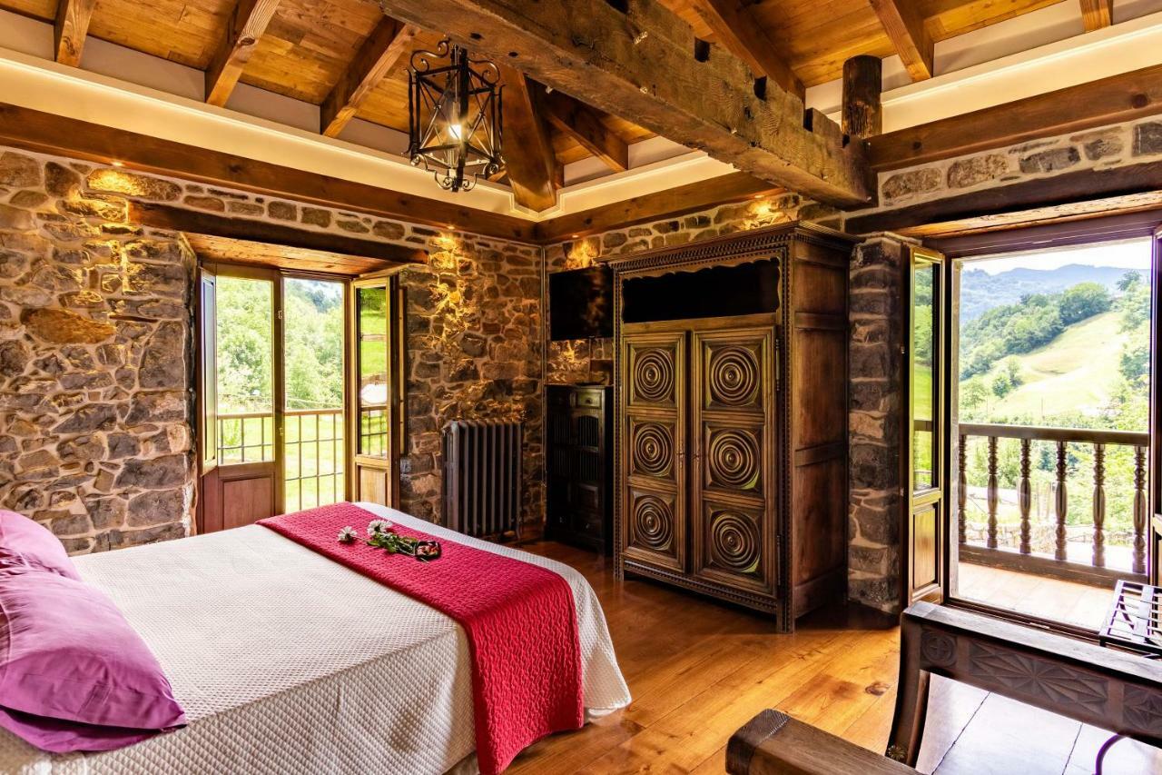 Casona De El Castaniu Hotel Serrapio ภายนอก รูปภาพ