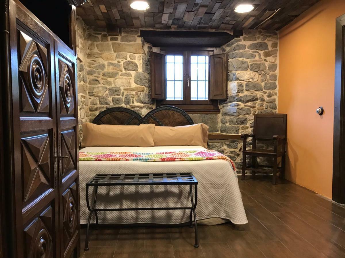 Casona De El Castaniu Hotel Serrapio ภายนอก รูปภาพ
