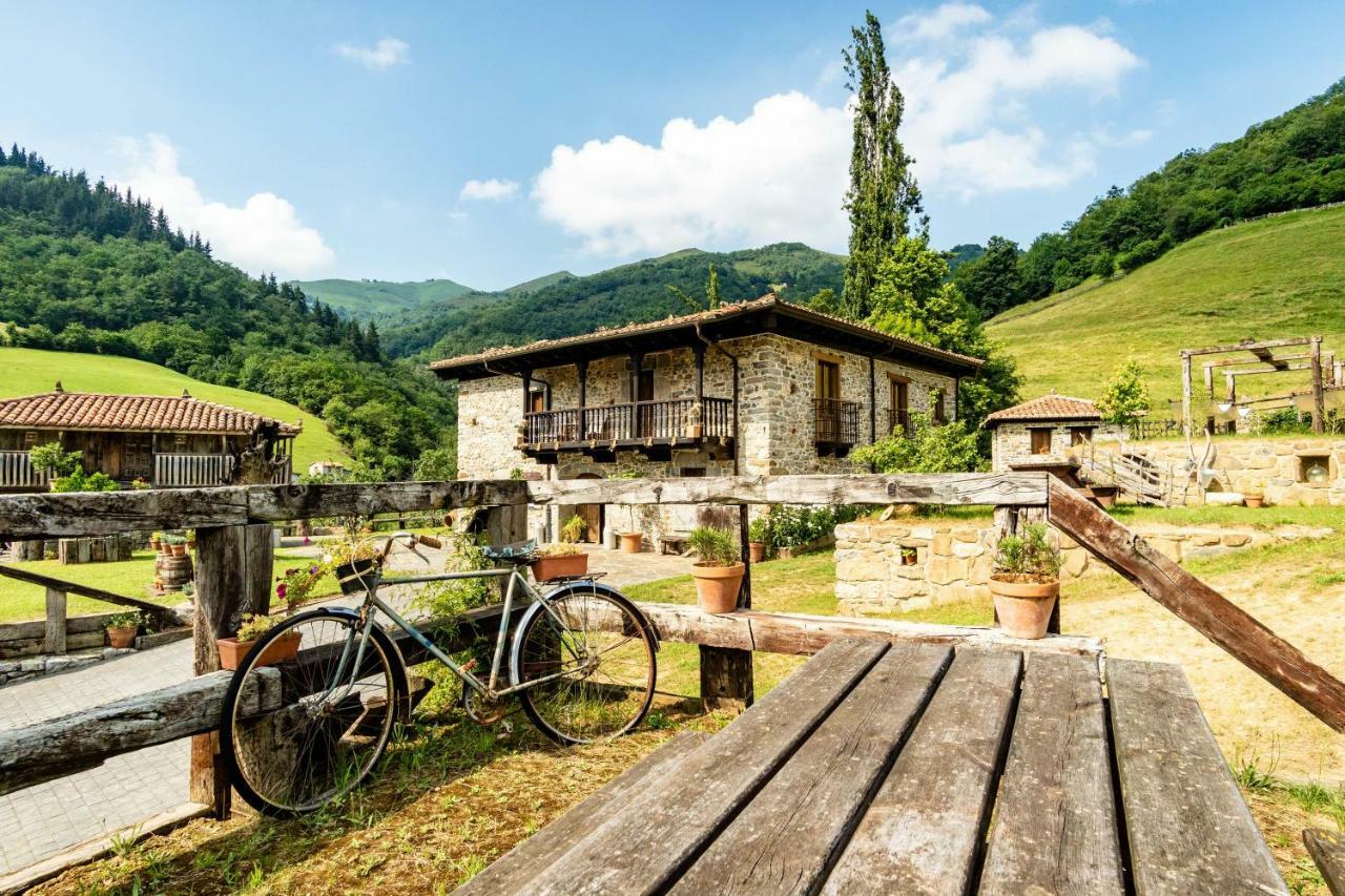 Casona De El Castaniu Hotel Serrapio ภายนอก รูปภาพ