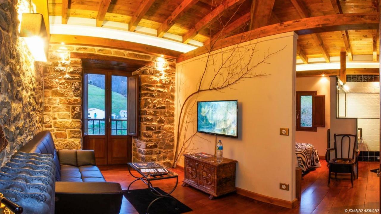 Casona De El Castaniu Hotel Serrapio ภายนอก รูปภาพ